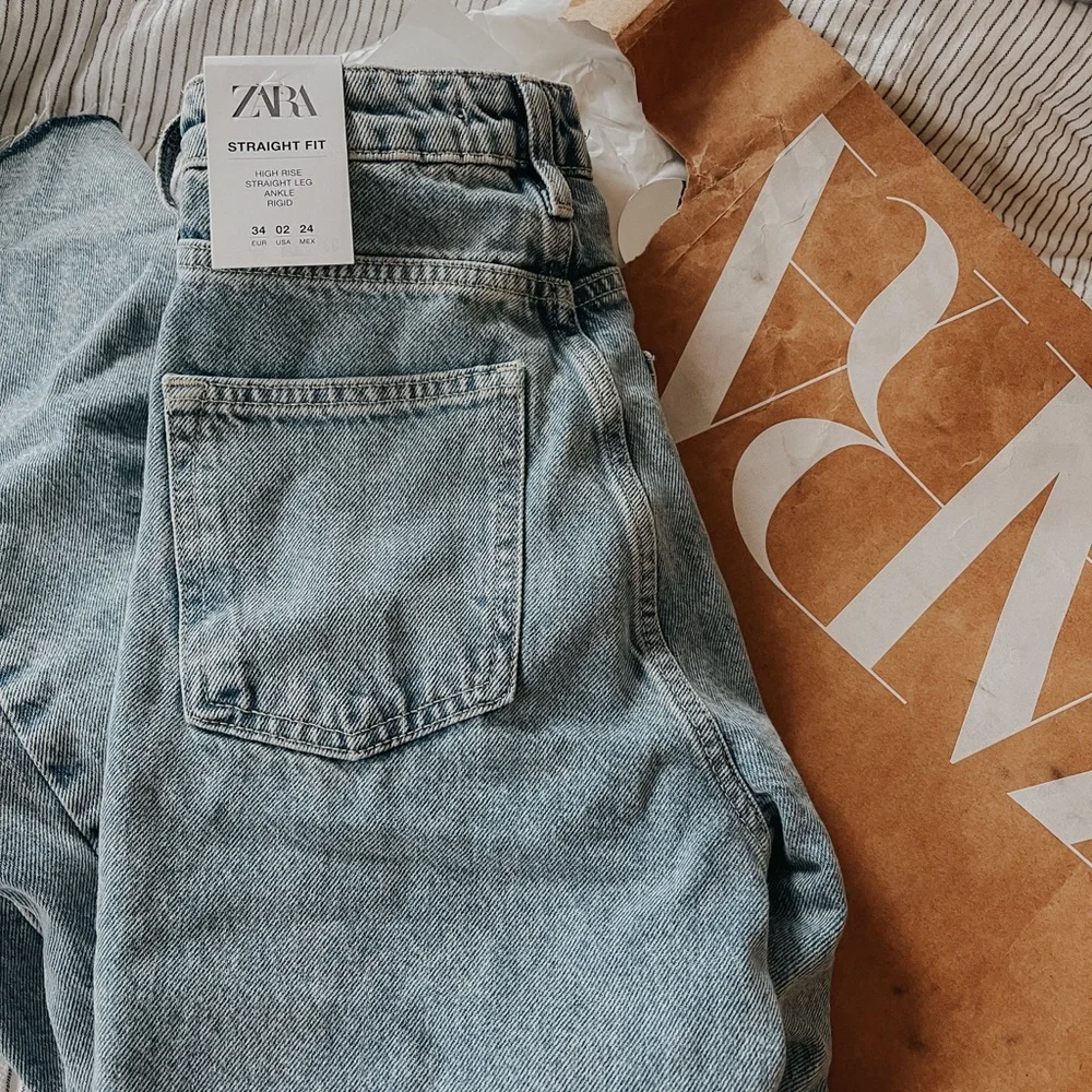 Women’s NWT Zara Straight Jeans Light wash - Picture 2 of 8